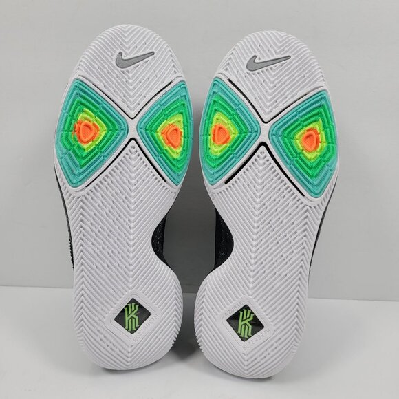 Nike Kyrie 3 Youth Black Metallic White Shoes 859466-018 US Size 6.5Y NWOT - Picture 7 of 8